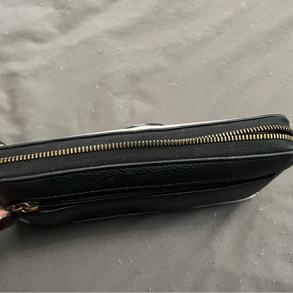 Guess wallet - Picture 3 of 5